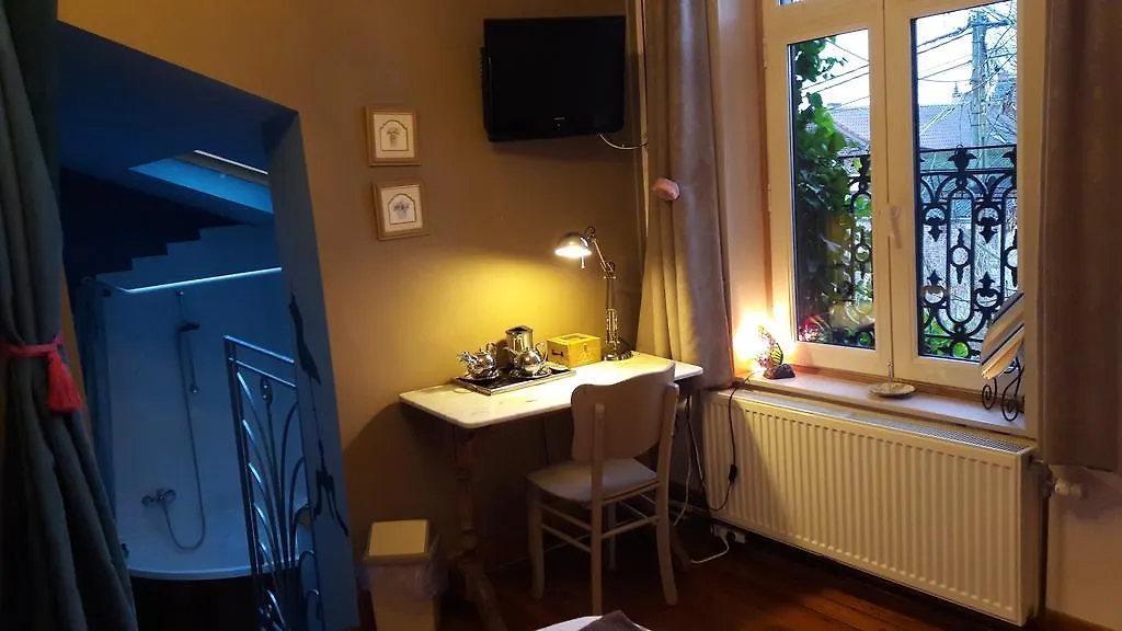 B&B Le Bonimenteur Σαρλρουά Bed and Breakfast